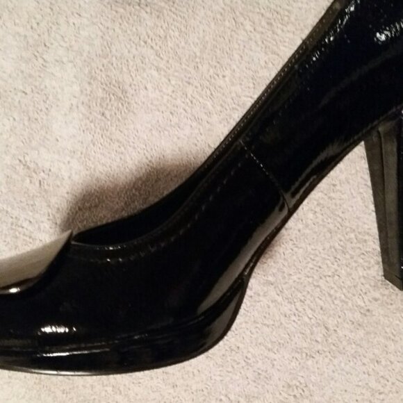 Women's Dress Shoes with Attitude - Picture 5 of 8